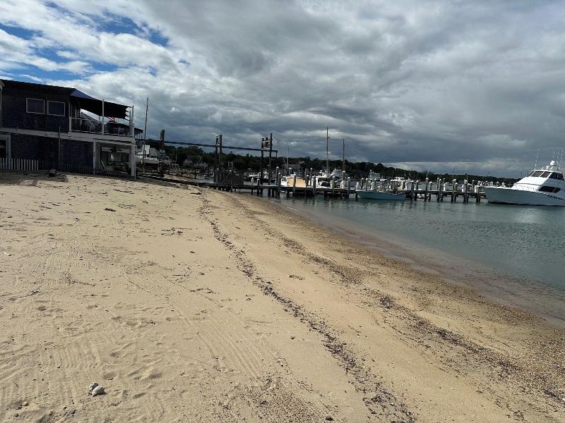Vineyard Harbor Motel - Private Beach image