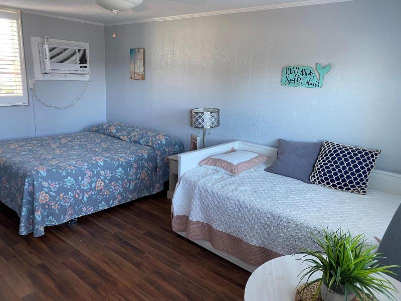 Vineyard Harbor Motel - Private Beach image