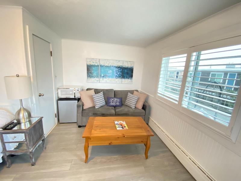Vineyard Harbor Motel - Private Beach image