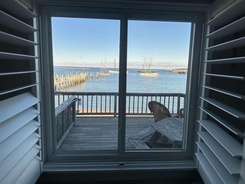 Vineyard Harbor Motel - Private Beach image