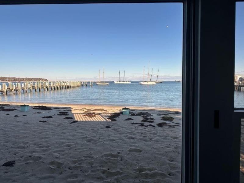 Vineyard Harbor Motel - Private Beach image