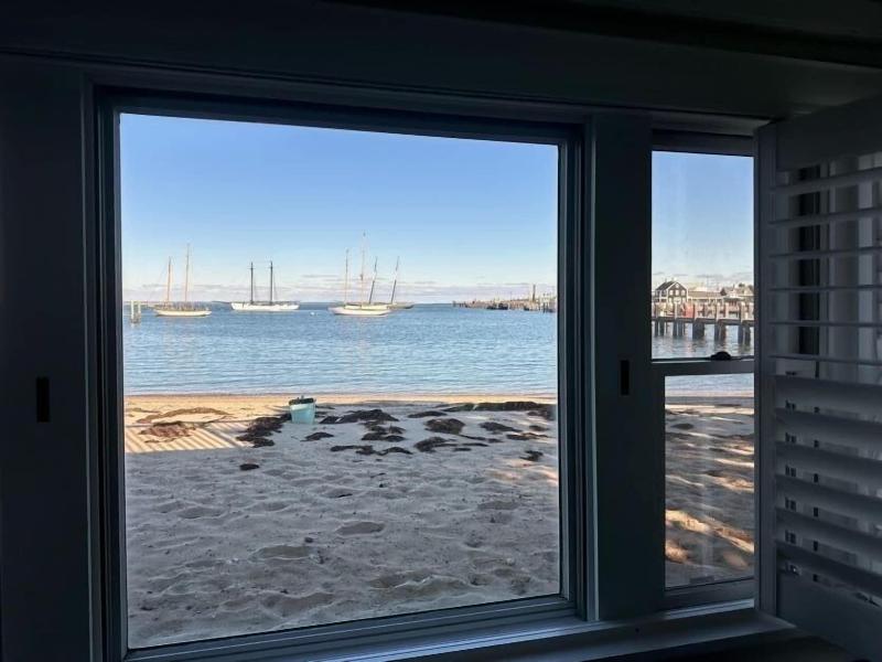 Vineyard Harbor Motel - Private Beach image