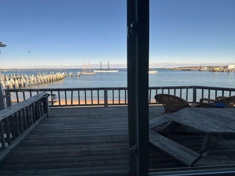 Vineyard Harbor Motel - Private Beach image