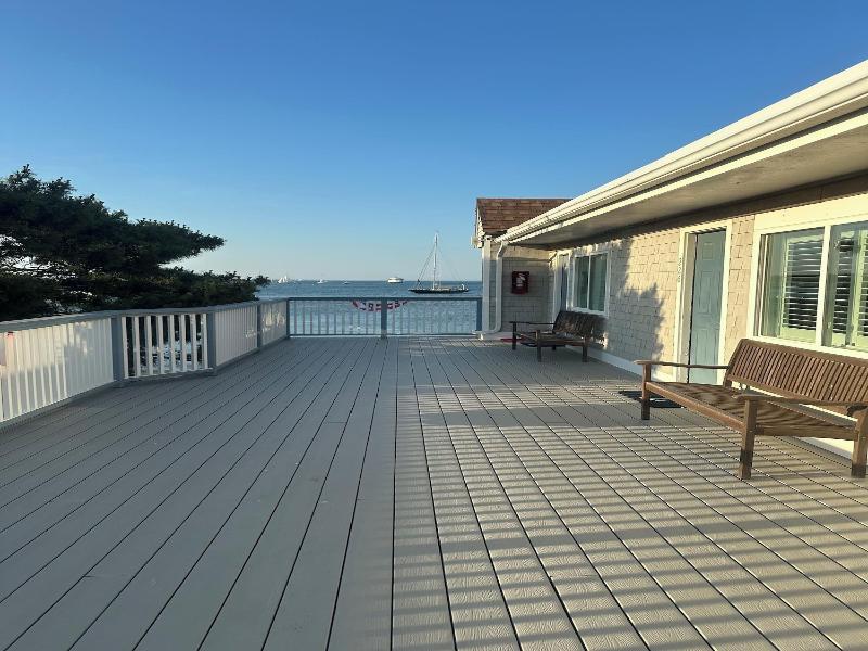Vineyard Harbor Motel - Private Beach image
