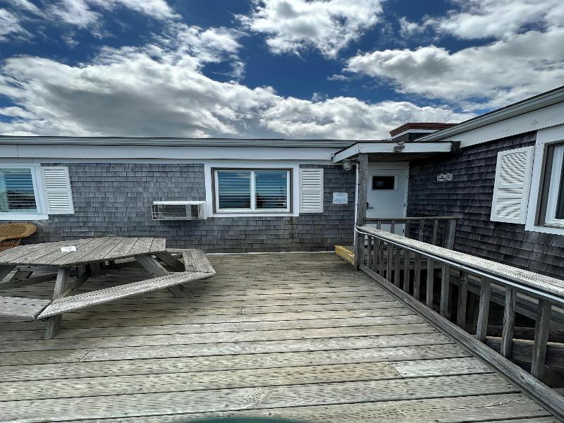 Vineyard Harbor Motel - Private Beach image