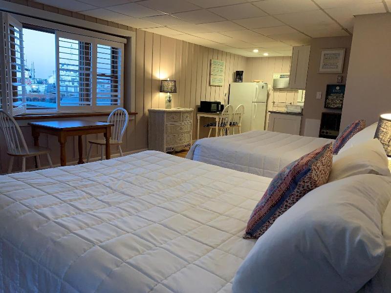 Vineyard Harbor Motel - Private Beach image