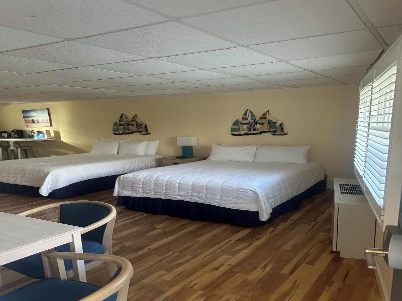 Vineyard Harbor Motel - Private Beach image