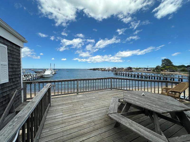Vineyard Harbor Motel - Private Beach image