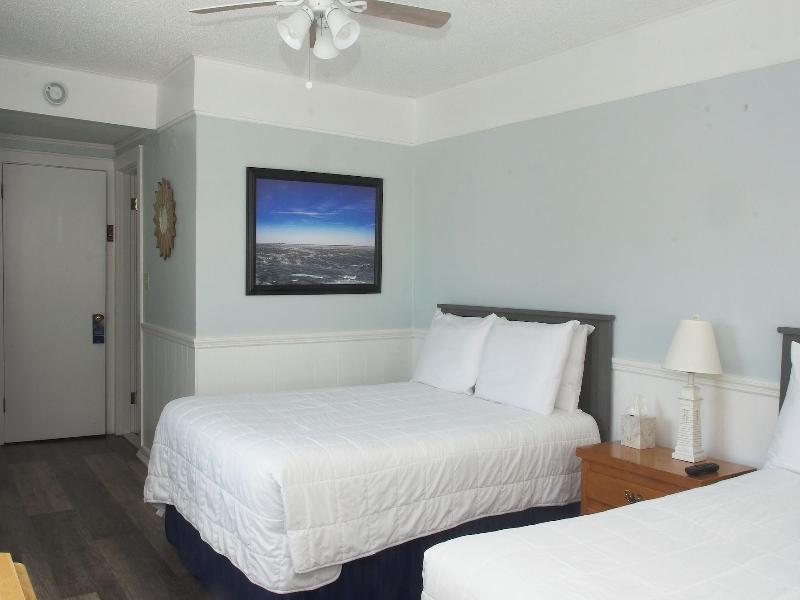 Vineyard Harbor Motel - Private Beach image