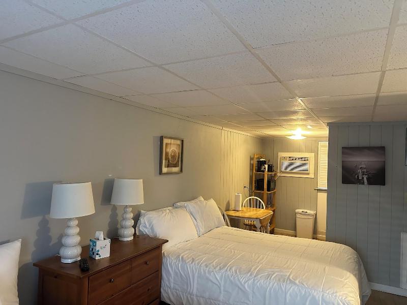 Vineyard Harbor Motel - Private Beach image