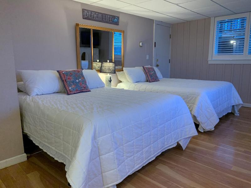 Vineyard Harbor Motel - Private Beach image