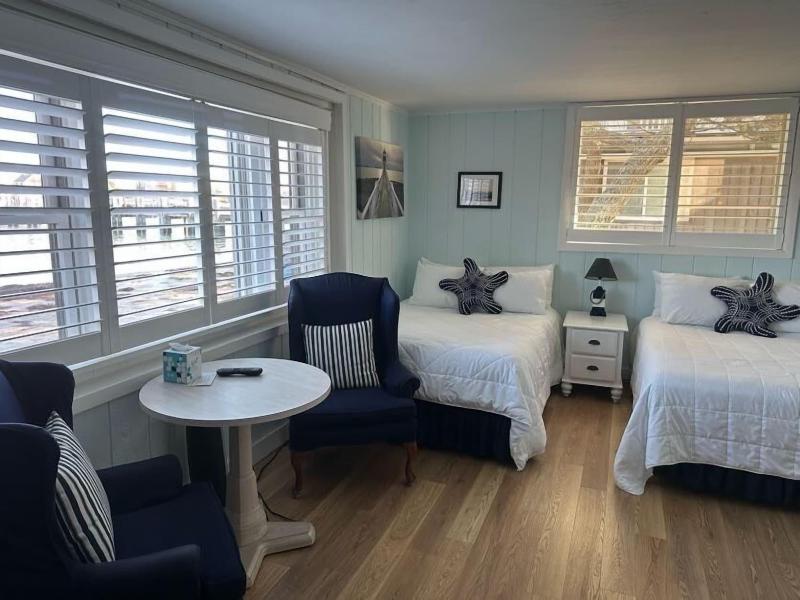Vineyard Harbor Motel - Private Beach image