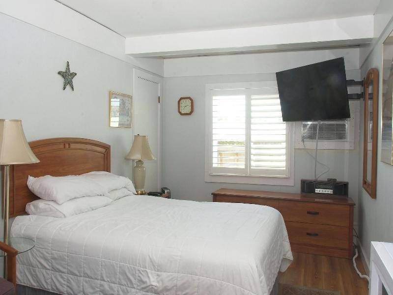 Vineyard Harbor Motel - Private Beach image