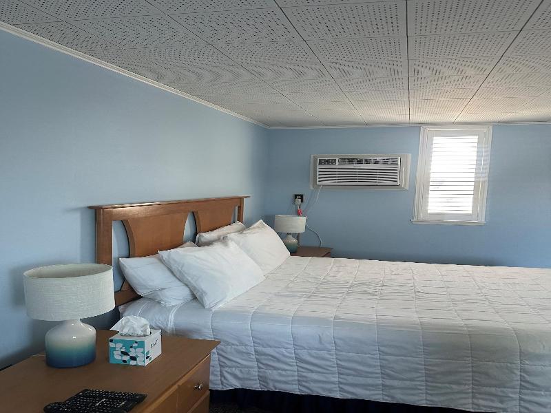 Vineyard Harbor Motel - Private Beach image