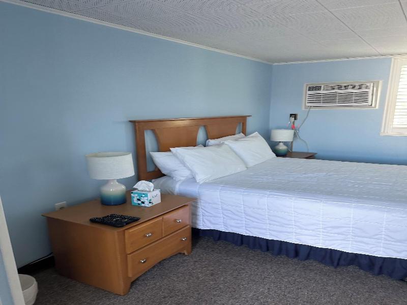 Vineyard Harbor Motel - Private Beach image