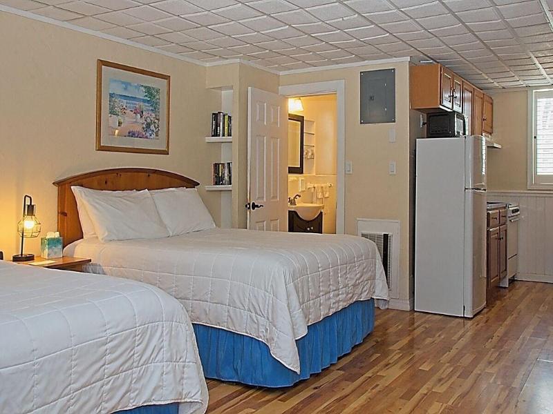 Vineyard Harbor Motel - Private Beach image