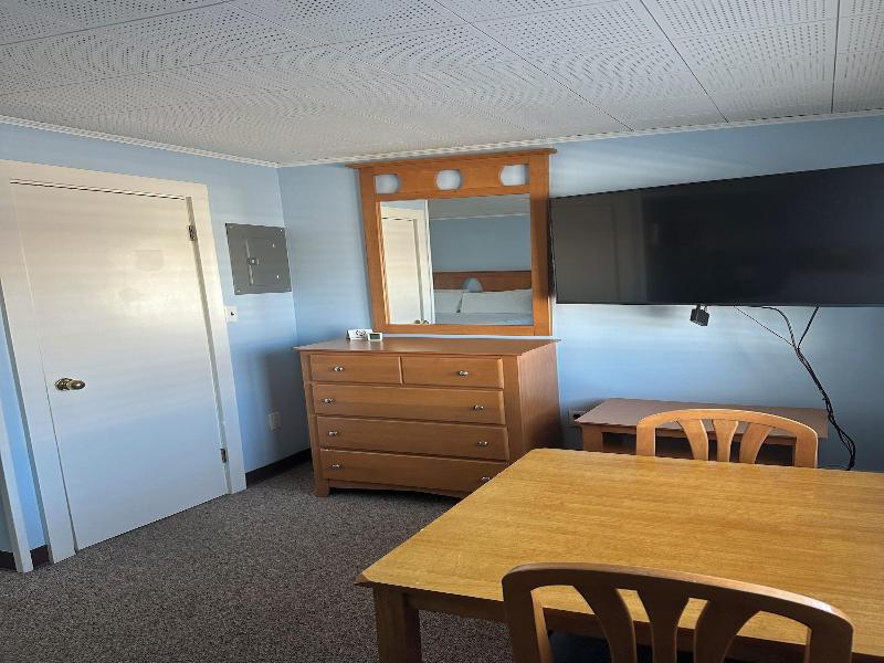 Vineyard Harbor Motel - Private Beach image