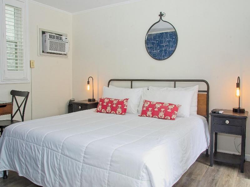 Vineyard Harbor Motel - Private Beach image