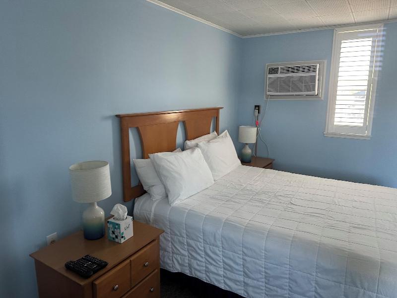 Vineyard Harbor Motel - Private Beach image