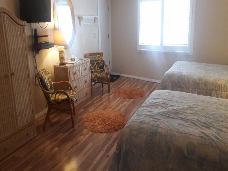 Vineyard Harbor Motel - Private Beach image