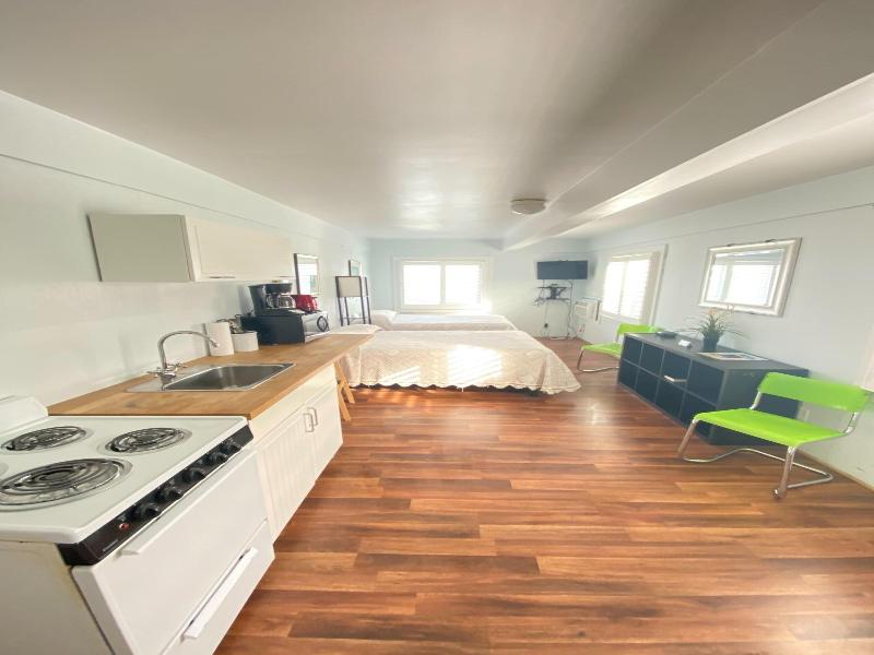 Vineyard Harbor Motel - Private Beach image