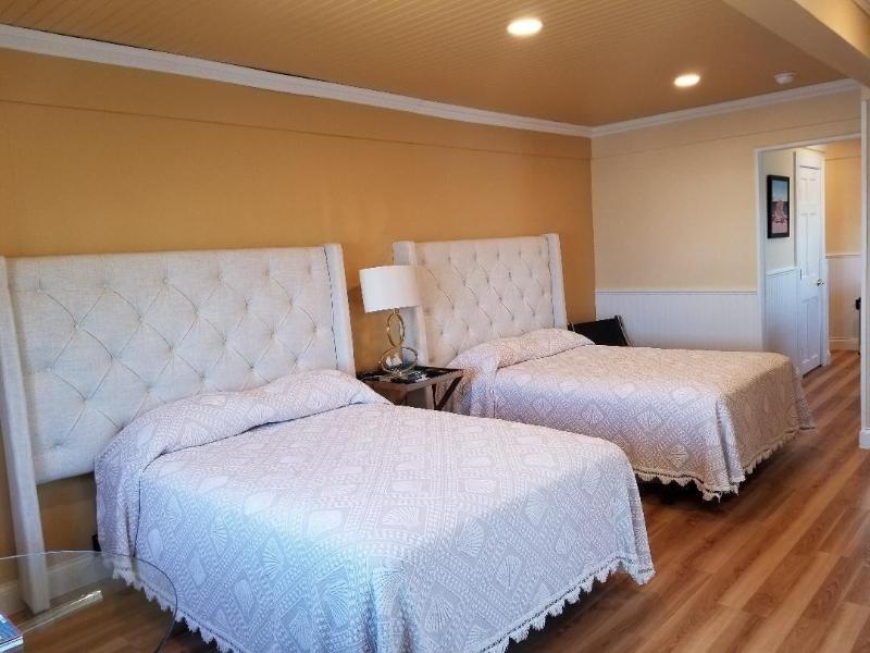 Vineyard Harbor Motel - Private Beach image