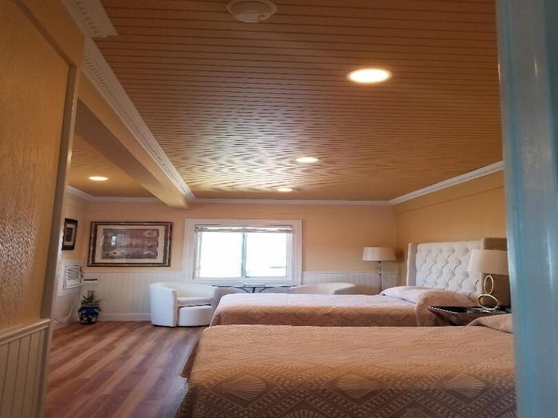 Vineyard Harbor Motel - Private Beach image