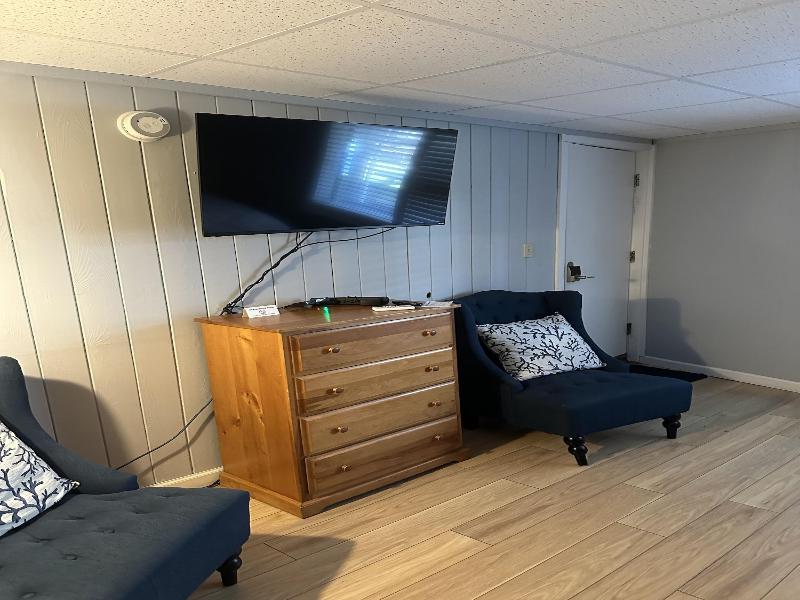 Vineyard Harbor Motel - Private Beach image