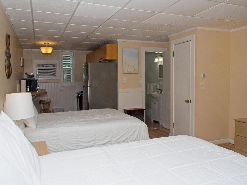Vineyard Harbor Motel - Private Beach image