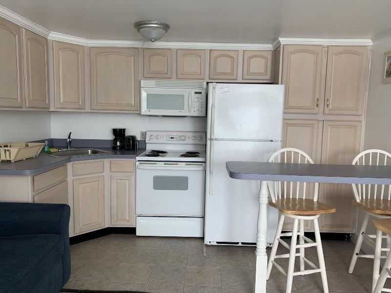 Vineyard Harbor Motel - Private Beach image