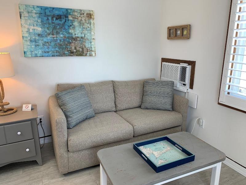 Vineyard Harbor Motel - Private Beach image