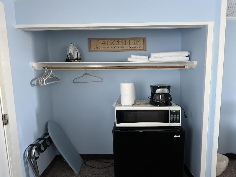 Vineyard Harbor Motel - Private Beach image