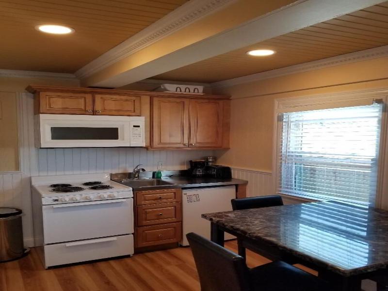 Vineyard Harbor Motel - Private Beach image