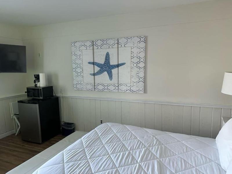 Vineyard Harbor Motel - Private Beach image
