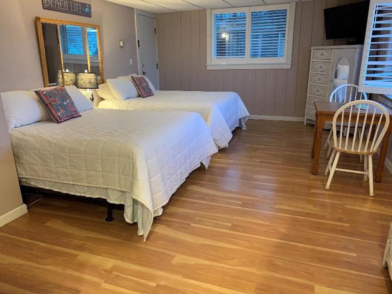 Vineyard Harbor Motel - Private Beach image