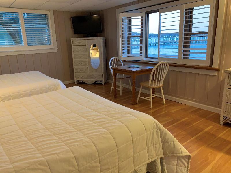 Vineyard Harbor Motel - Private Beach image