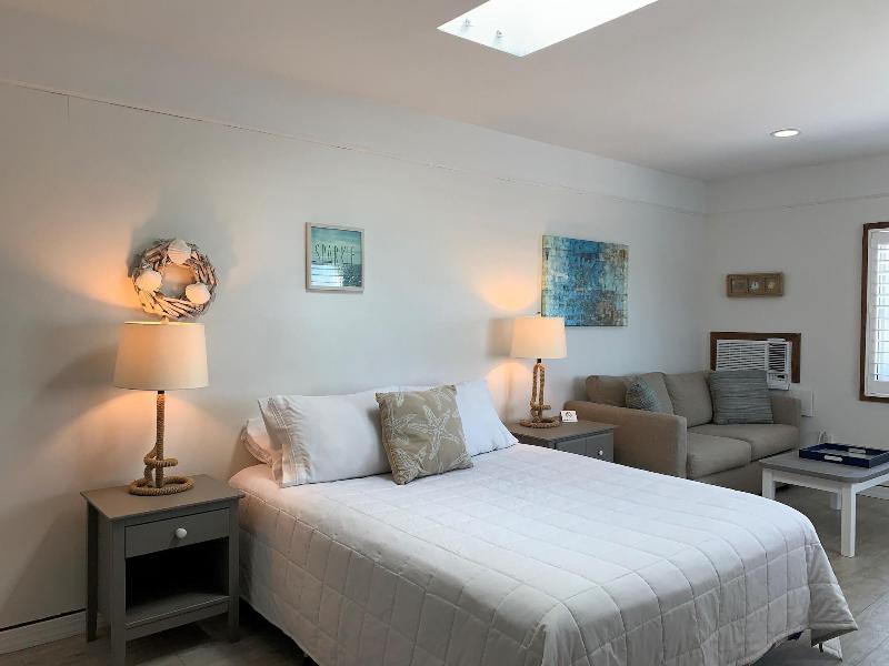 Vineyard Harbor Motel - Private Beach image