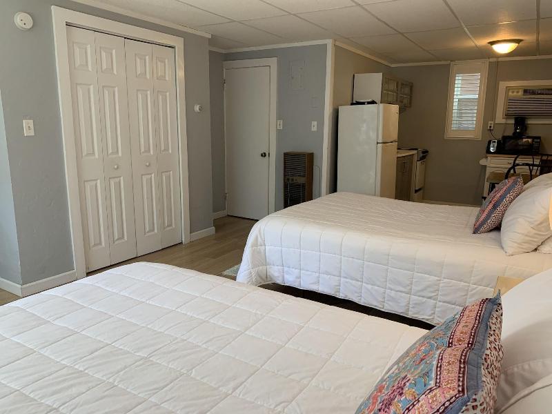 Vineyard Harbor Motel - Private Beach image