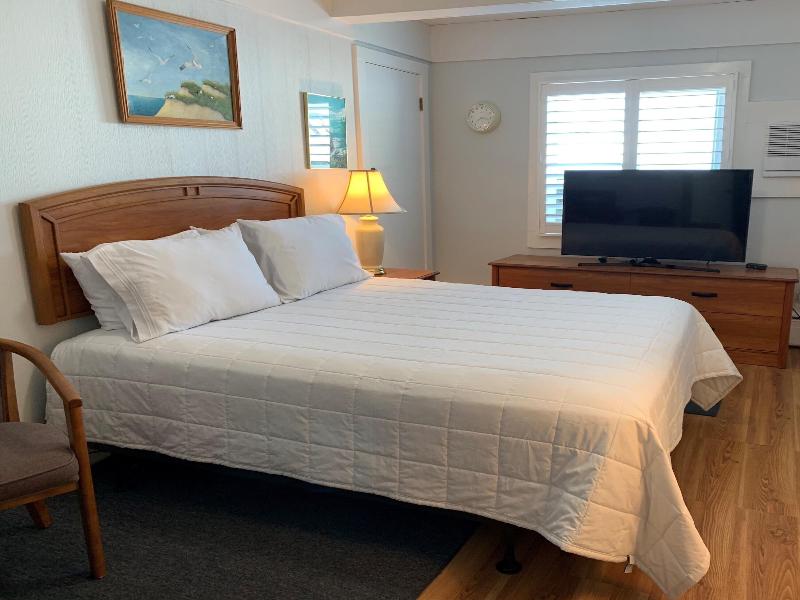 Vineyard Harbor Motel - Private Beach image