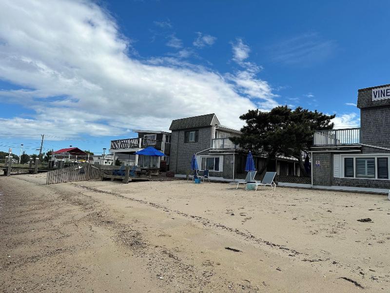 Vineyard Harbor Motel - Private Beach image