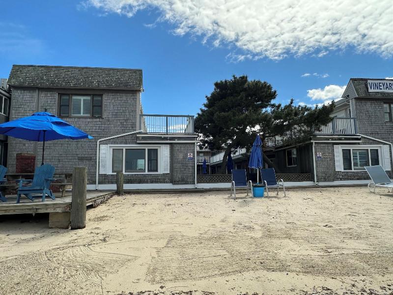 Vineyard Harbor Motel - Private Beach image