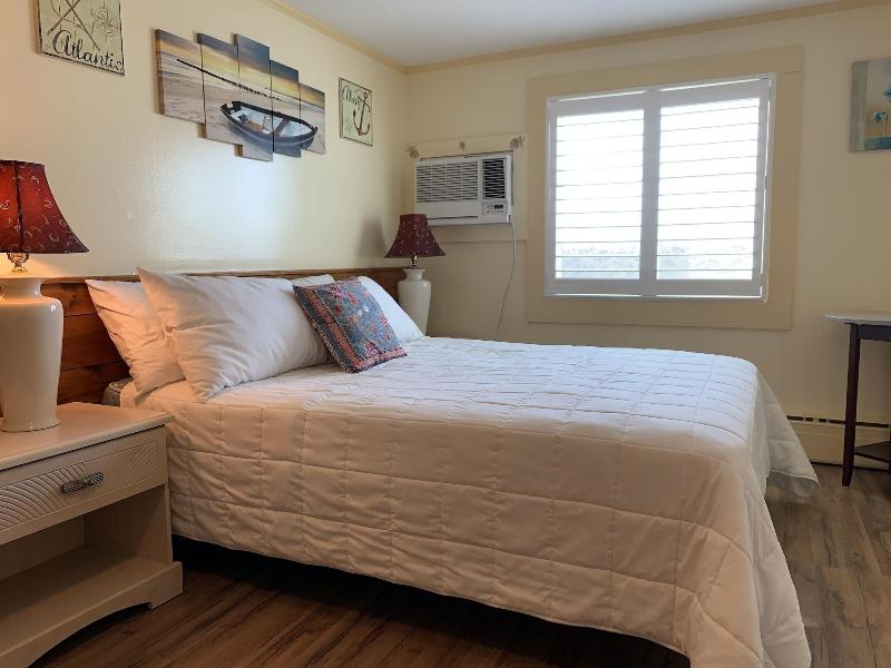 Vineyard Harbor Motel - Private Beach image