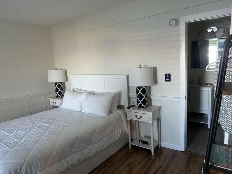 Vineyard Harbor Motel - Private Beach image