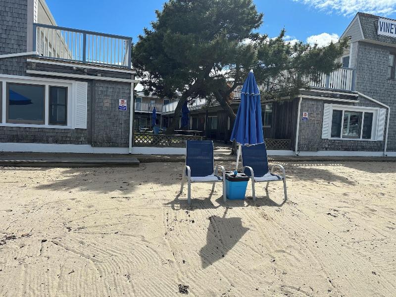 Vineyard Harbor Motel - Private Beach image