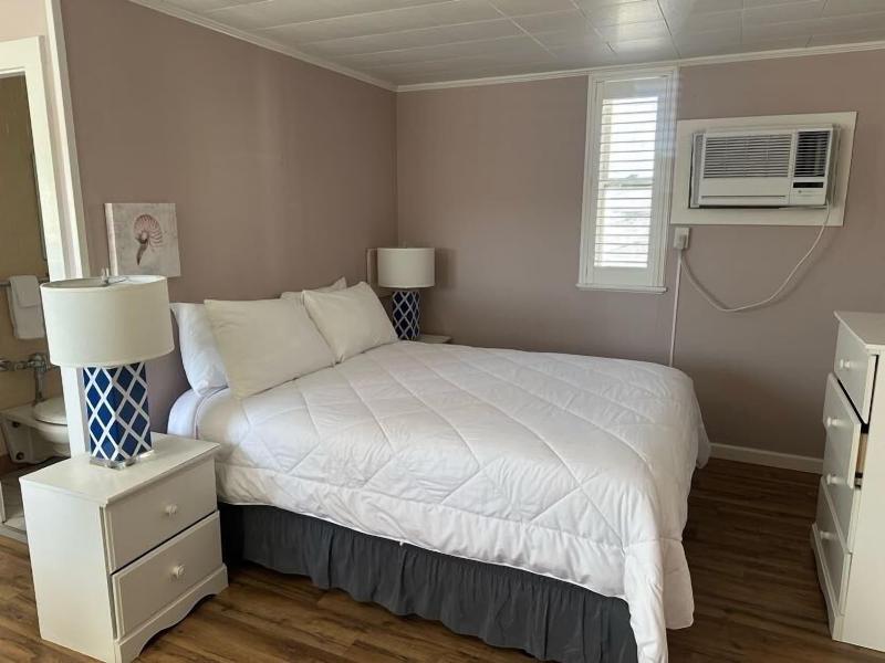 Vineyard Harbor Motel - Private Beach image