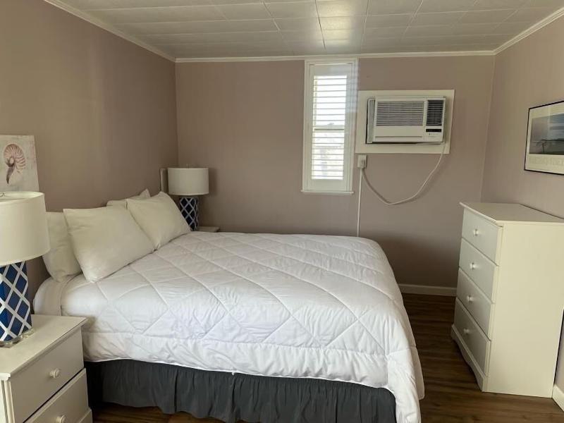 Vineyard Harbor Motel - Private Beach image