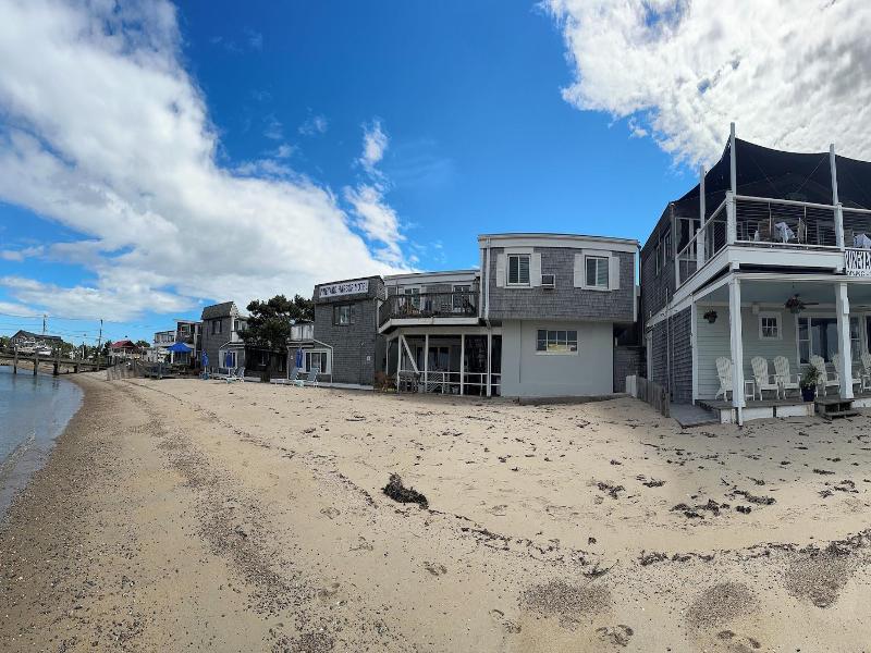 Vineyard Harbor Motel - Private Beach image