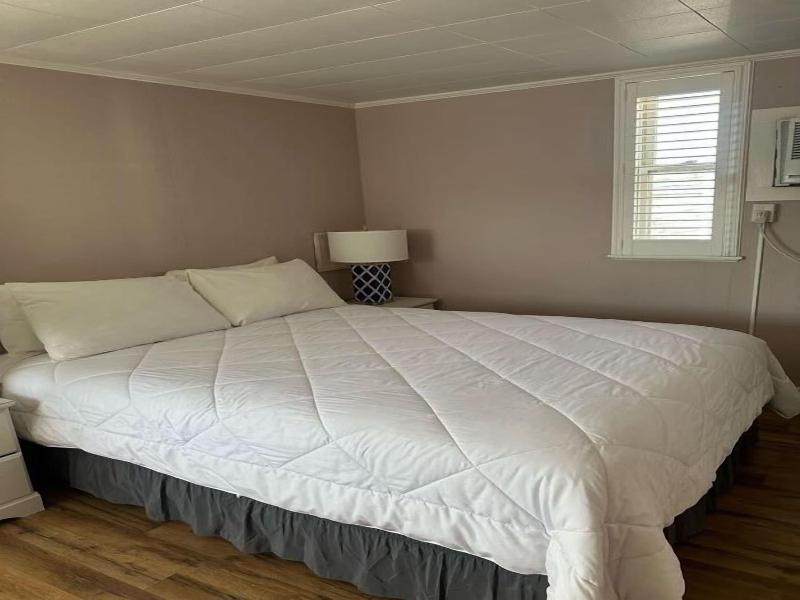 Vineyard Harbor Motel - Private Beach image