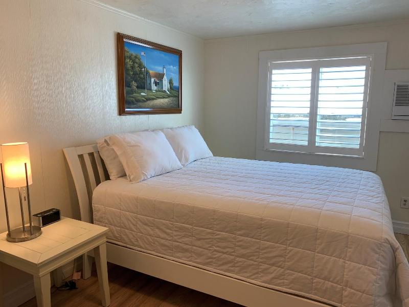 Vineyard Harbor Motel - Private Beach image