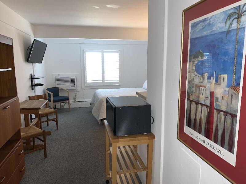 Vineyard Harbor Motel - Private Beach image